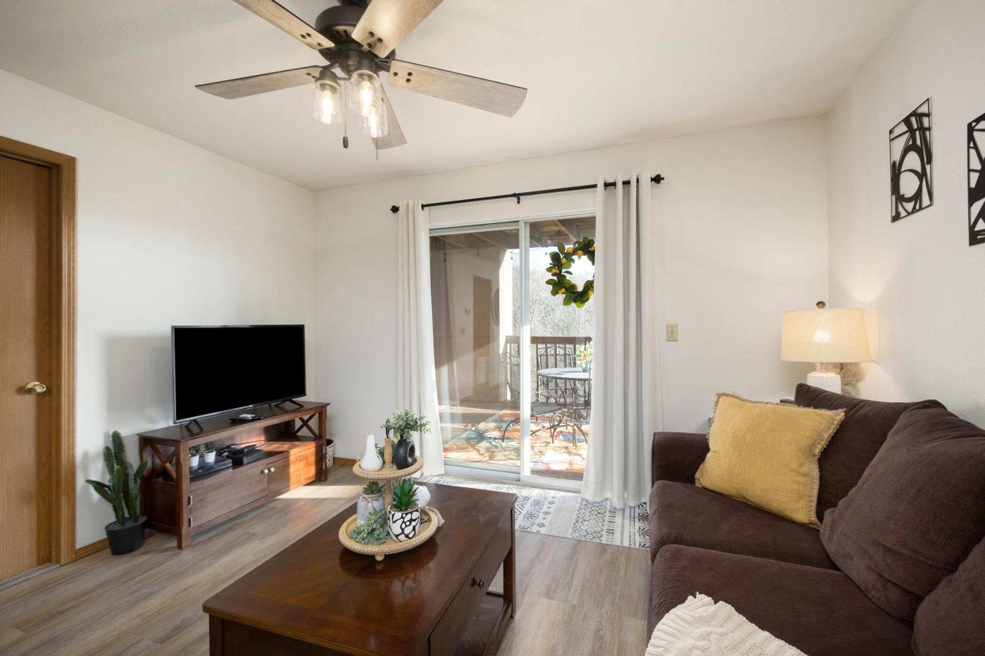 Walk-In, No Stairs Condo, Pets Welcome, 4 Mins To Silver Dollar City, 14 Mins To Ball Park Of America, Amazing Ozark Mountian Views 布蘭森 外观 照片