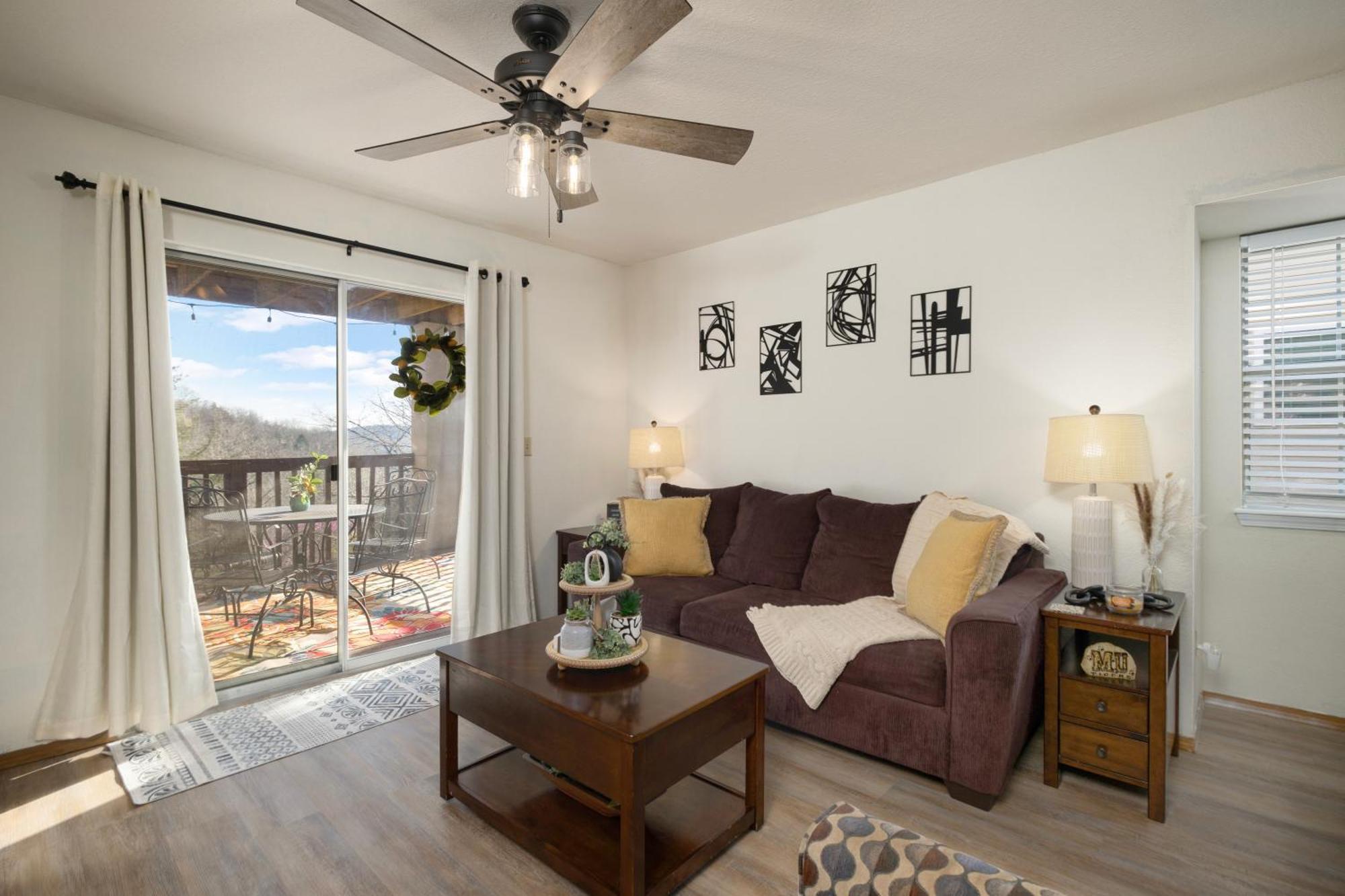 Walk-In, No Stairs Condo, Pets Welcome, 4 Mins To Silver Dollar City, 14 Mins To Ball Park Of America, Amazing Ozark Mountian Views 布蘭森 外观 照片